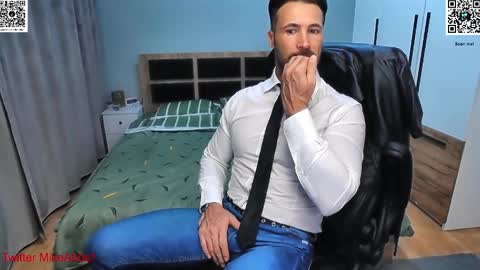 Snapshot of mikestrip chatting on January 16, 7:52 pm Mike online show from January 16, 7:52 pm