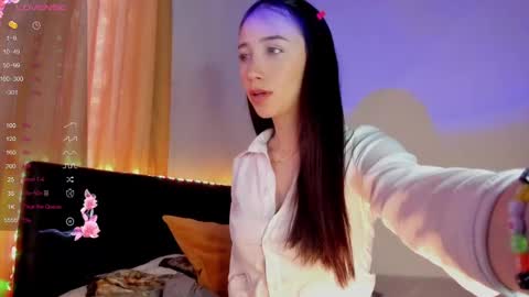 VIOLETAMIKE online show from January 7, 6:35 pm