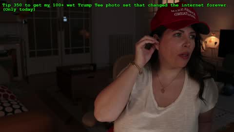 Snapshot of mila_ chatting on January 21, 7:37 am Princess Consuela Banana Hammock online show from January 21, 7:37 am