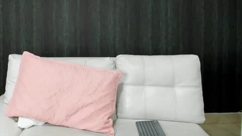 Snapshot of milaa_petite chatting on January 29, 12:01 am online show from January 29, 12:01 am