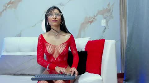 Snapshot of milaa_petite chatting on February 4, 9:10 pm online show from February 4, 9:10 pm