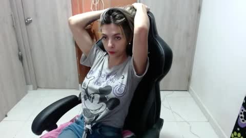 Snapshot of milacoxx8819 chatting on February 9, 2:17 am milacoxx8819 online show from February 9, 2:17 am