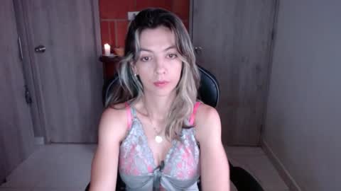 Snapshot of milacoxx8819 chatting on February 12, 12:12 pm milacoxx8819 online show from February 12, 12:12 pm
