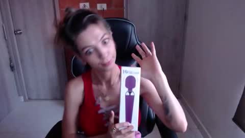 Snapshot of milacoxx8819 chatting on February 1, 3:18 pm milacoxx8819 online show from February 1, 3:18 pm