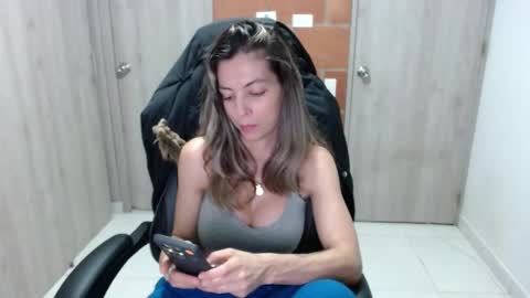 Snapshot of milacoxx8819 chatting on March 7, 1:31 am milacoxx8819 online show from March 7, 1:31 am