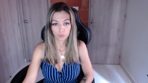 Snapshot of milacoxx8819 chatting on March 8, 3:35 pm milacoxx8819 online show from March 8, 3:35 pm