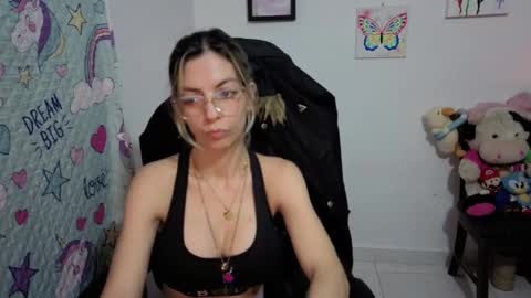 Snapshot of milacoxx8819 chatting on September 8, 11:59 pm milacoxx8819 online show from September 8, 11:59 pm