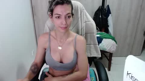 Snapshot of milacoxx8819 chatting on February 14, 3:15 pm milacoxx8819 online show from February 14, 3:15 pm
