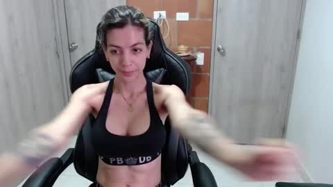 Snapshot of milacoxx8819 chatting on March 5, 1:28 pm milacoxx8819 online show from March 5, 1:28 pm