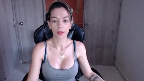 Snapshot of milacoxx8819 chatting on March 2, 1:49 pm milacoxx8819 online show from March 2, 1:49 pm