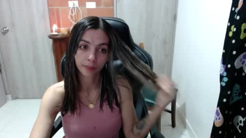 Snapshot of milacoxx8819 chatting on January 31, 2:48 am milacoxx8819 online show from January 31, 2:48 am