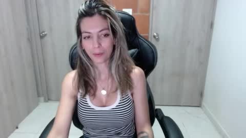 Snapshot of milacoxx8819 chatting on March 2, 11:53 pm milacoxx8819 online show from March 2, 11:53 pm