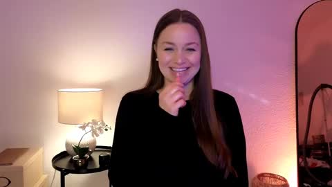 Snapshot of milafleur chatting on February 25, 9:09 am Mila Fleur online show from February 25, 9:09 am