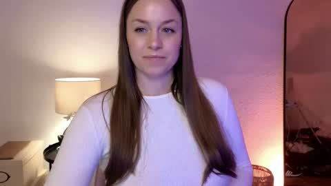 Snapshot of milafleur chatting on March 10, 3:20 pm Mila Fleur online show from March 10, 3:20 pm
