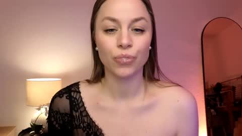 Snapshot of milafleur chatting on January 12, 9:08 am Mila Fleur online show from January 12, 9:08 am