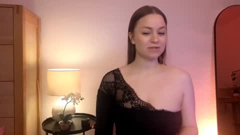 Snapshot of milafleur chatting on December 7, 8:27 am Mila Fleur online show from December 7, 8:27 am