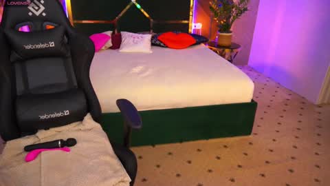 milaskyy online show from March 9, 6:43 pm