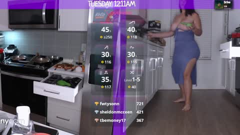 Snapshot of milavalentinax chatting on March 4, 5:11 am Mila Valentina online show from March 4, 5:11 am