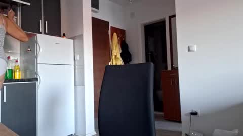 Snapshot of milf44milf chatting on September 19, 5:00 am milf44milf online show from September 19, 5:00 am