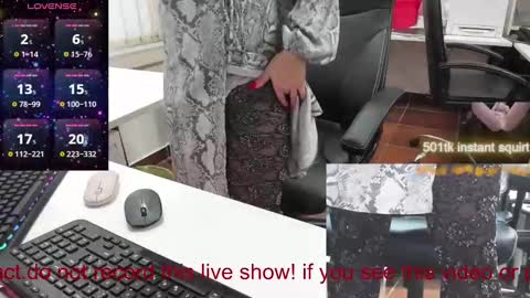 Snapshot of milf_viktoria chatting on February 17, 9:46 am Viktoria online show from February 17, 9:46 am