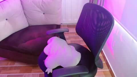 Snapshot of milfrosalie chatting on March 10, 4:14 pm Rosalie online show from March 10, 4:14 pm