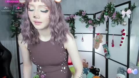 Snapshot of milkycute chatting on December 24, 3:38 am milky cute online show from December 24, 3:38 am