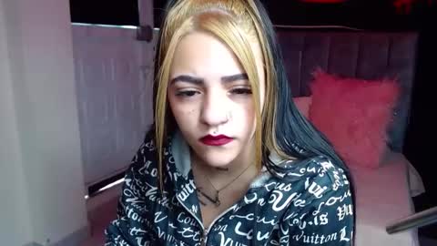 Snapshot of millacounisslosexanal chatting on February 1, 1:09 pm Violeta online show from February 1, 1:09 pm