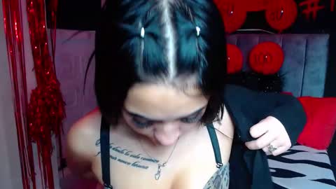 Snapshot of millacounisslosexanal chatting on March 4, 9:32 pm Violeta online show from March 4, 9:32 pm