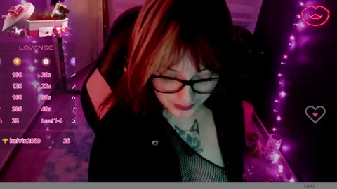 Snapshot of millandiux chatting on February 26, 1:25 am millandiux online show from February 26, 1:25 am