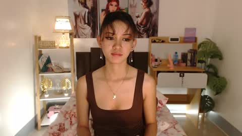 Snapshot of millie_fox21 chatting on February 10, 3:13 am Im Milliedont forget to follow me online show from February 10, 3:13 am