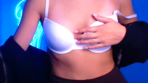 Snapshot of milly_liss chatting on September 19, 6:06 am Milly online show from September 19, 6:06 am