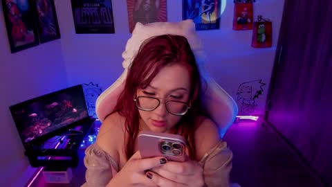 Snapshot of milly_yako chatting on December 18, 11:30 pm Monkey D Maddie online show from December 18, 11:30 pm
