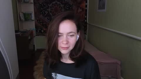Snapshot of milora_ chatting on September 17, 8:18 am Mila online show from September 17, 8:18 am