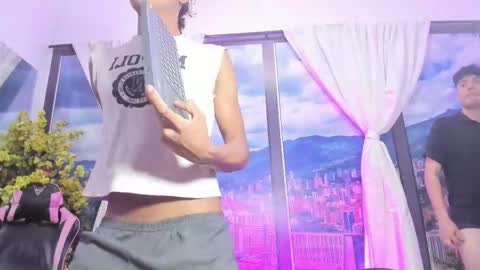 miltondelis online show from September 14, 4:04 am