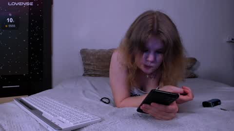 Snapshot of mina27372 chatting on January 30, 12:29 am hi Im Mina online show from January 30, 12:29 am