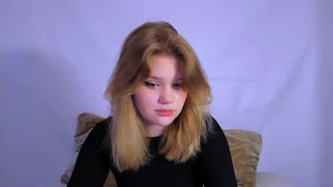 Snapshot of mina27372 chatting on February 13, 1:29 am hi Im Mina online show from February 13, 1:29 am