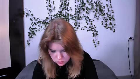 Snapshot of mina27372 chatting on February 21, 12:28 pm hi Im Mina online show from February 21, 12:28 pm