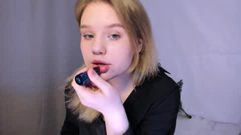 Snapshot of mina27372 chatting on March 10, 1:12 am hi Im Mina online show from March 10, 1:12 am