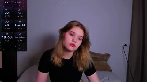 Snapshot of mina27372 chatting on February 4, 1:12 am hi Im Mina online show from February 4, 1:12 am
