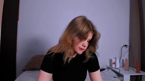 Snapshot of mina27372 chatting on February 10, 4:19 am hi Im Mina online show from February 10, 4:19 am