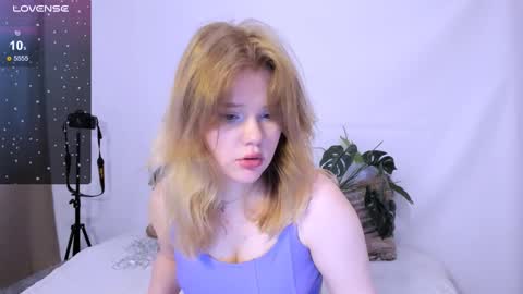 Snapshot of mina27372 chatting on March 8, 4:45 am hi Im Mina online show from March 8, 4:45 am
