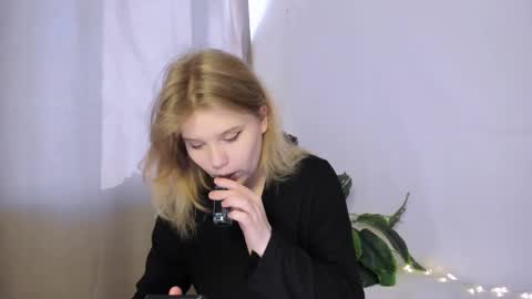 Snapshot of mina27372 chatting on March 11, 1:26 am hi Im Mina online show from March 11, 1:26 am