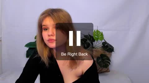 Snapshot of mina27372 chatting on March 1, 4:37 am hi Im Mina online show from March 1, 4:37 am
