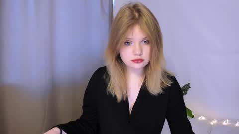 Snapshot of mina27372 chatting on March 9, 1:14 am hi Im Mina online show from March 9, 1:14 am