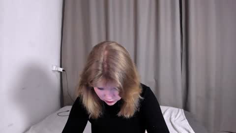 Snapshot of mina27372 chatting on January 20, 12:07 pm hi Im Mina online show from January 20, 12:07 pm