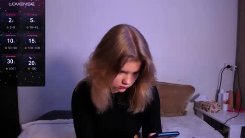 Snapshot of mina27372 chatting on February 11, 4:33 am hi Im Mina online show from February 11, 4:33 am