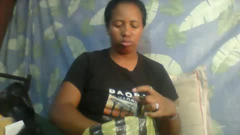 Snapshot of minie4tina chatting on February 13, 7:13 am Minie4Tina online show from February 13, 7:13 am