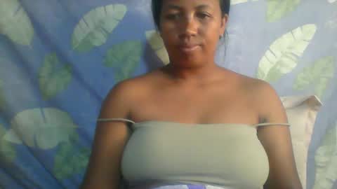 Snapshot of minie4tina chatting on February 6, 7:13 am Minie4Tina online show from February 6, 7:13 am