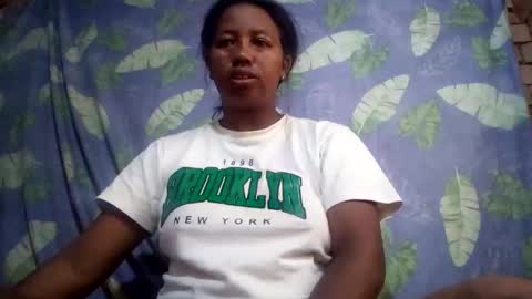 Snapshot of minie4tina chatting on March 5, 5:29 am Minie4Tina online show from March 5, 5:29 am