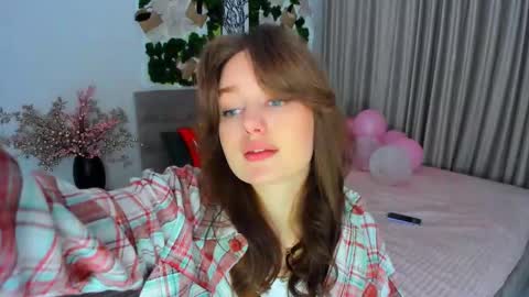 Emma online show from March 5, 10:43 pm
